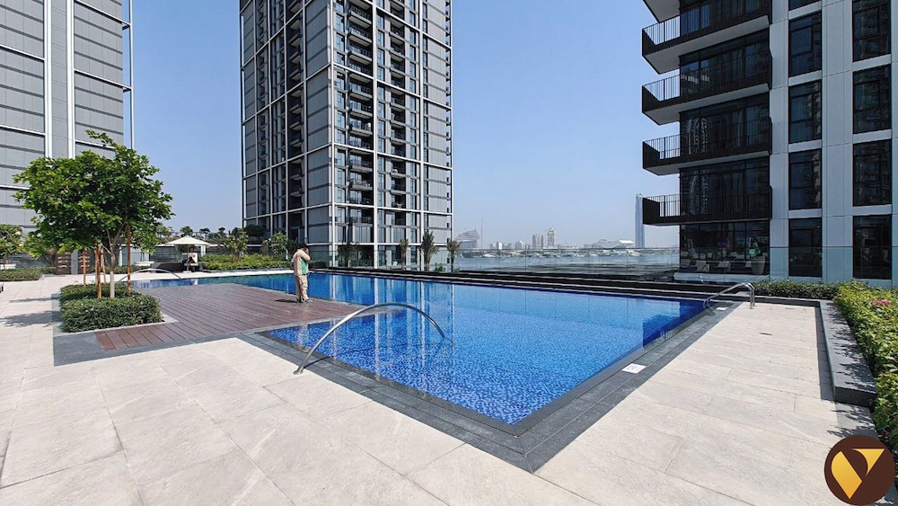 Vogue Creek Harbour Creek Crescent Waterfront Living Close to Downtown Burj Khalifa and Dubai Mall One Bedroom Apartment with Balcony and City View Access to all Amenities — 4-Star Luxury Hotel in Dubai, United Arab Emirates