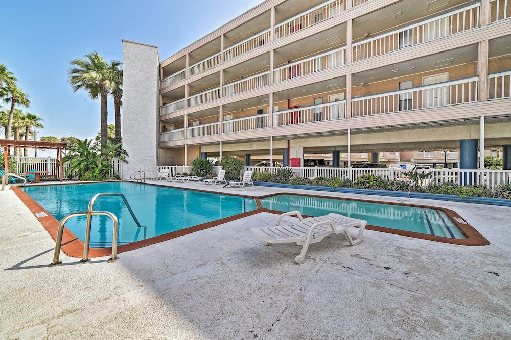 Oceanfront Corpus Christi Condo: Resort Perks - photo 20