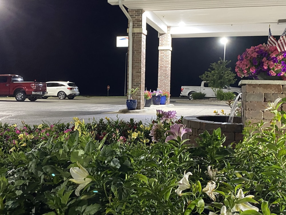 Garnett Hotel & RV Park - photo 29