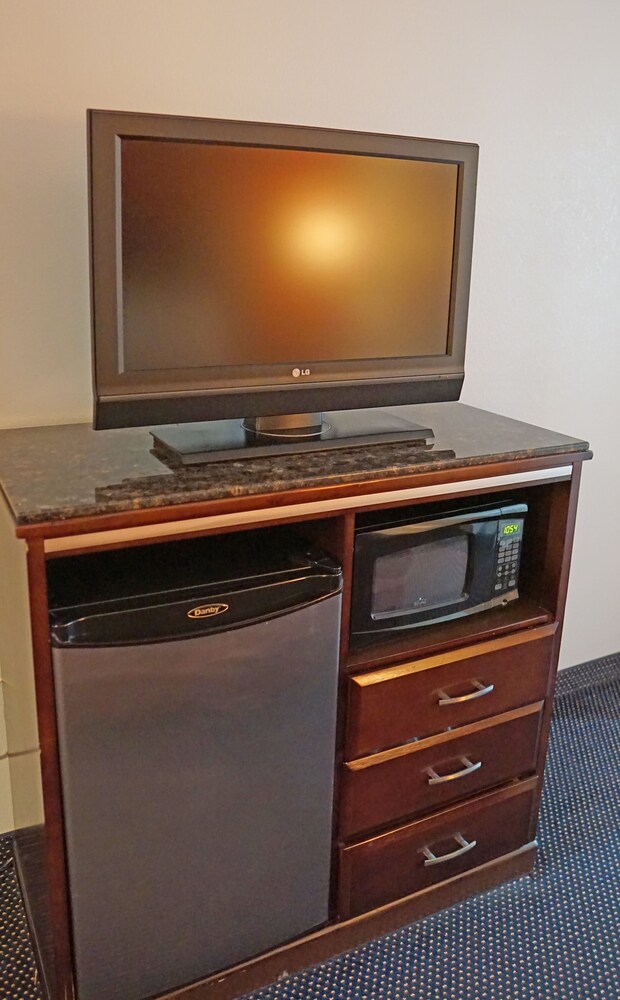 Travel Plaza Inn - photo 19