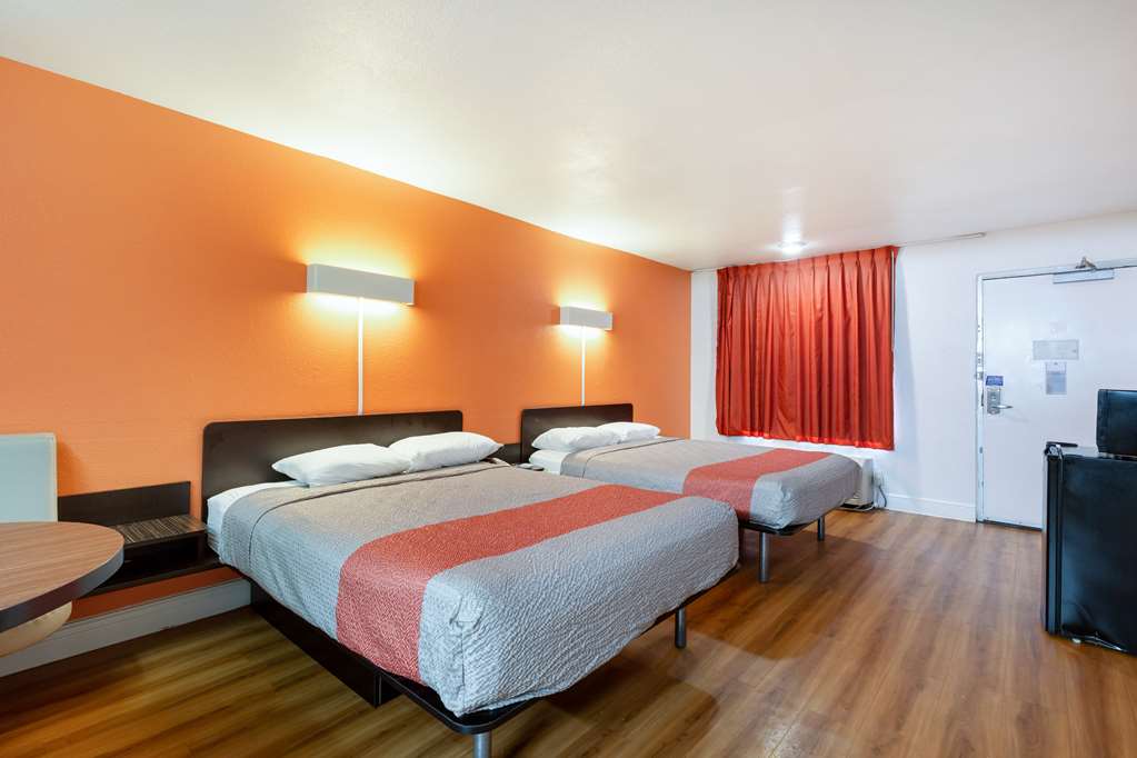 Motel 6 Houston TX East - photo 8