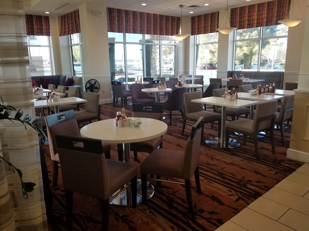 Hilton Garden Inn Victorville - photo 15