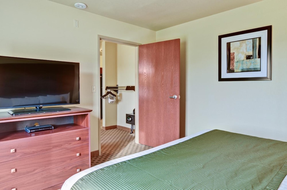 Cobblestone Inn & Suites Rugby - photo 23