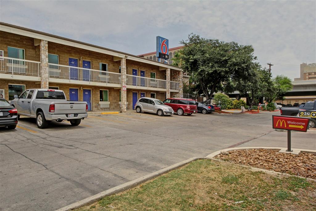 Motel 6 San Antonio TX Downtown Market Square - photo 4