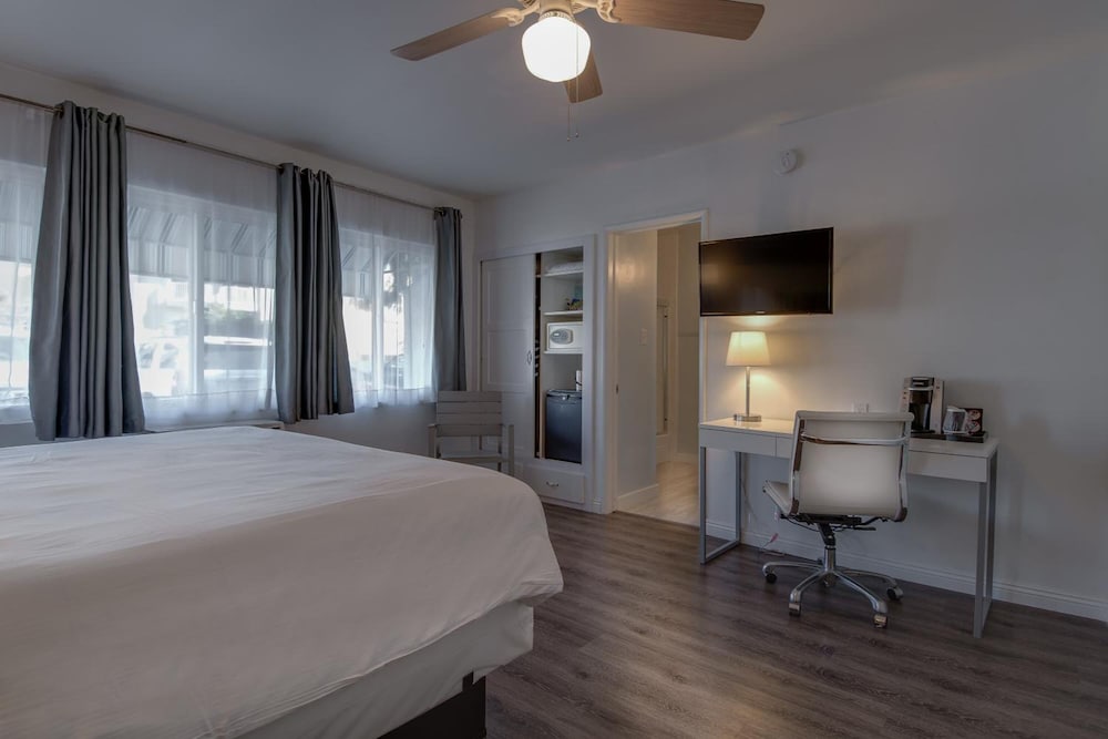 Bayside Hotel - photo 21