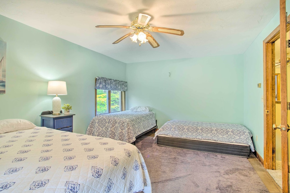 Pet Friendly Gilford Home 3 Mi to Gunstock and Lake — 4-Star Luxury Hotel in Gilford, United States