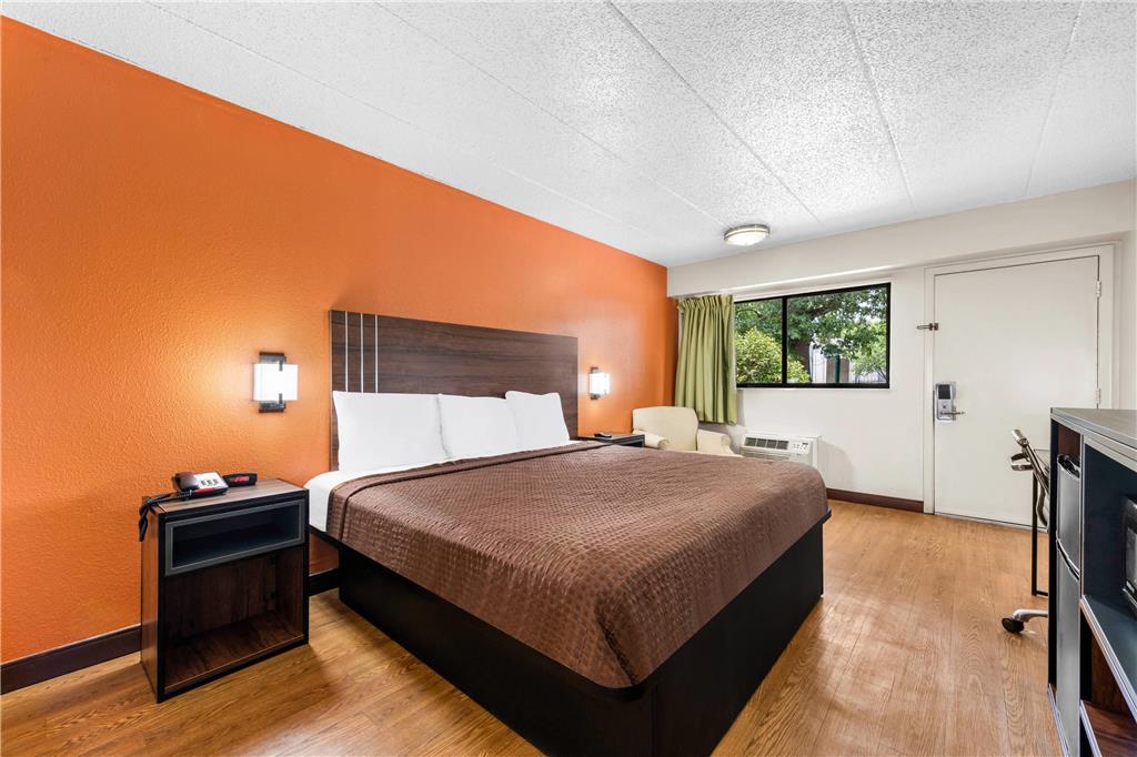 Econo Lodge Charlotte Airport - photo 25