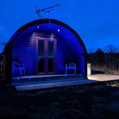 Pond View Pod 3 With Private Hot Tub Fife Loch Leven Lomond Hills — hotel in Kelty