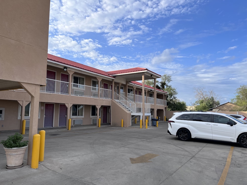 Eagle Pass Inn - photo 17