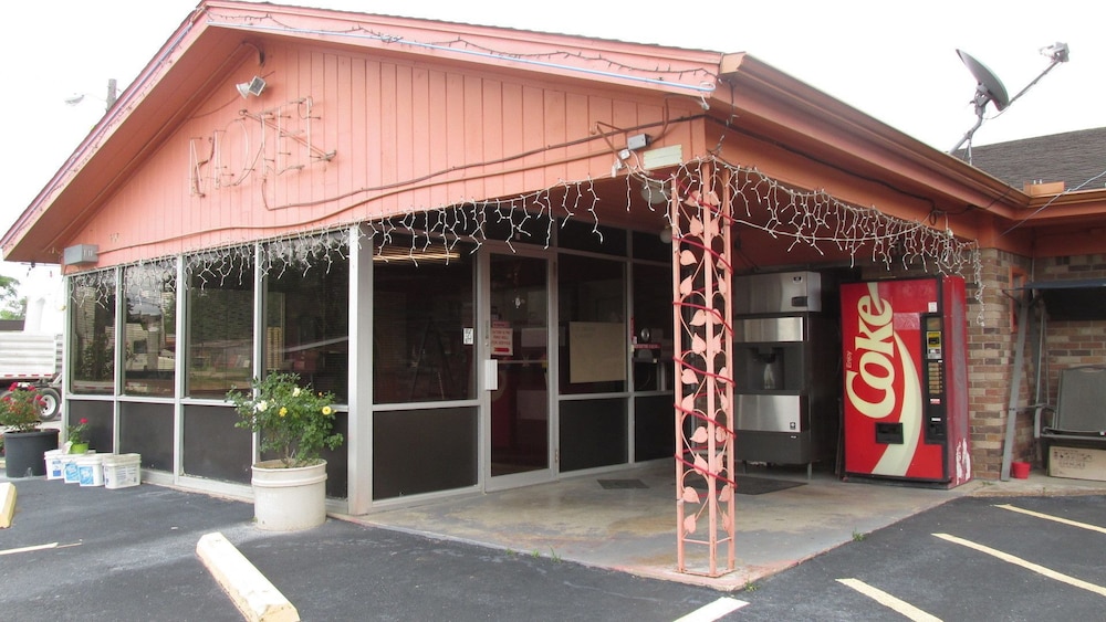 Sportsman Motel - photo 3