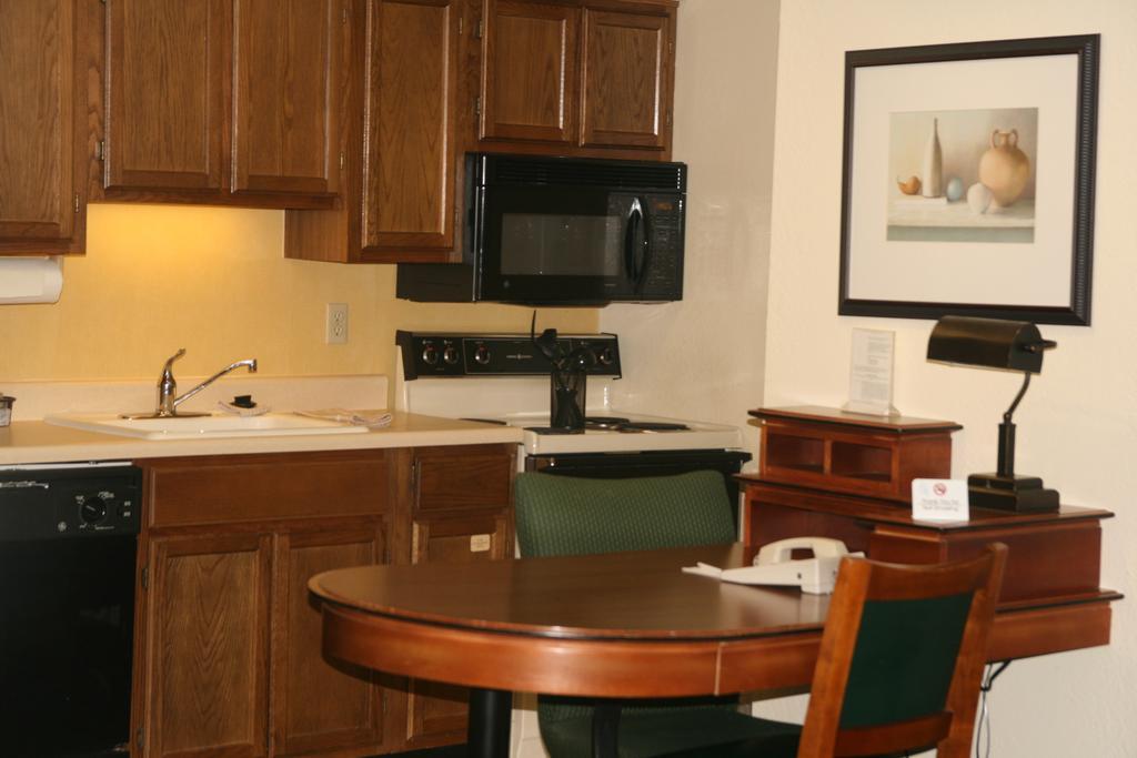 StayPlace Suites Akron Copley Township West - photo 18