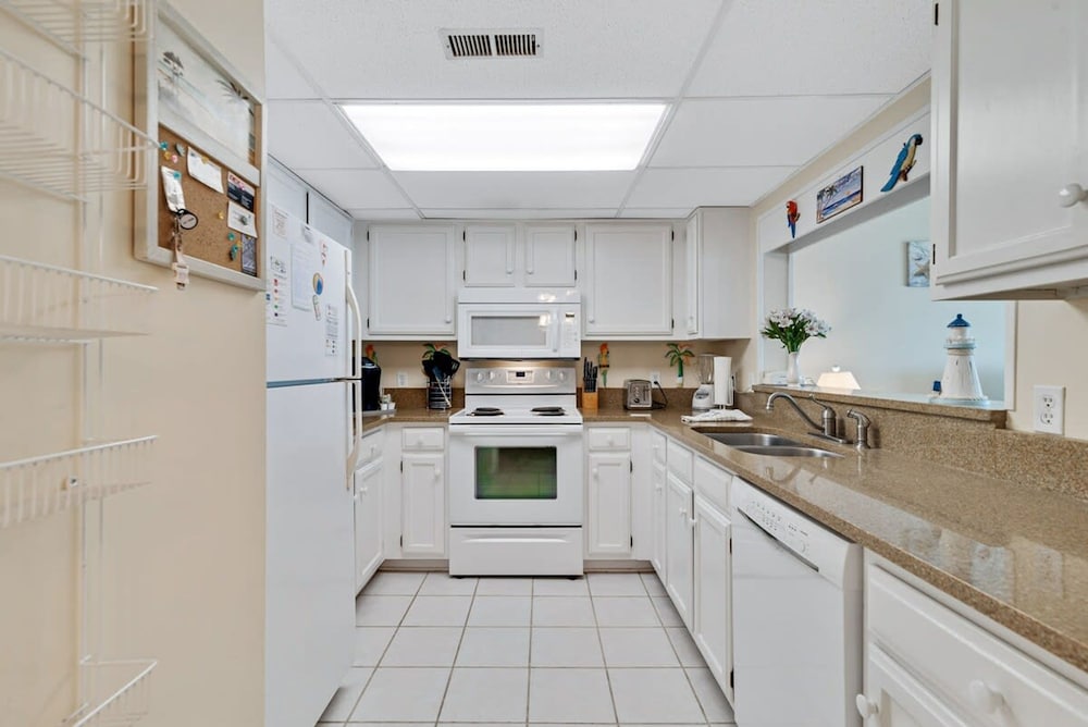 Gulf Tower 12A Direct Gulf front 2 2 Sleeps 6 - photo 8