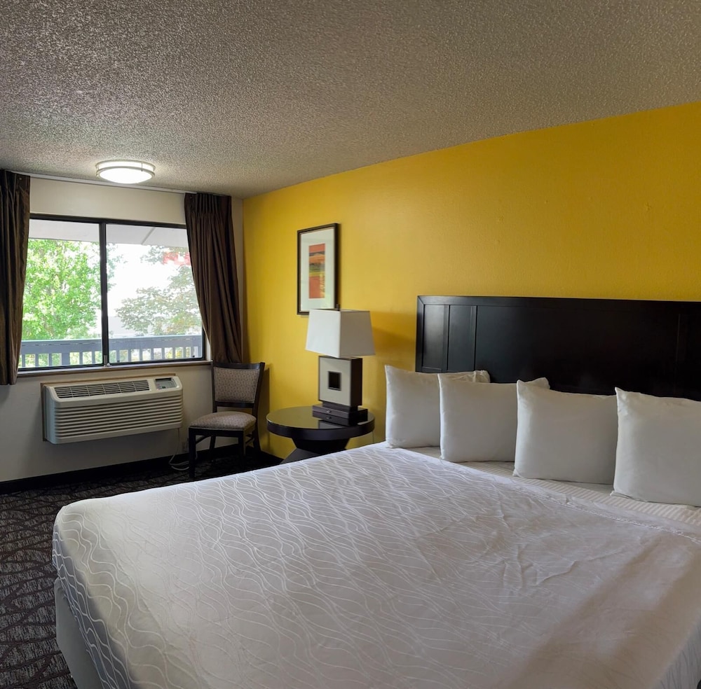 PepperTree Inn - photo 38