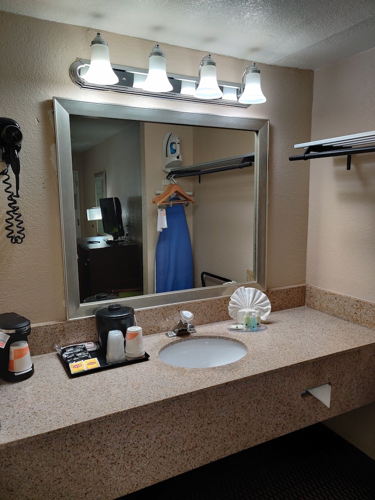 Econo lodge Flagstaff East I 40 - photo 10