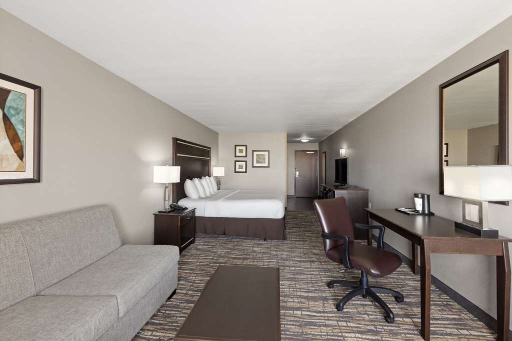 La Quinta Inn & Suites by Wyndham Sioux Falls - photo 29