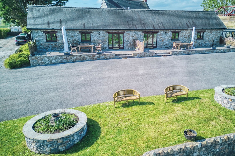 Ocean View Cottage 2 Llanrhidian — 4-Star Luxury Hotel in Swansea, United Kingdom