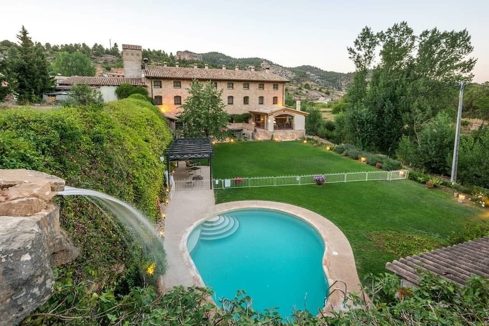 Hotel Rural Font del Pas in Tortosa, Spain