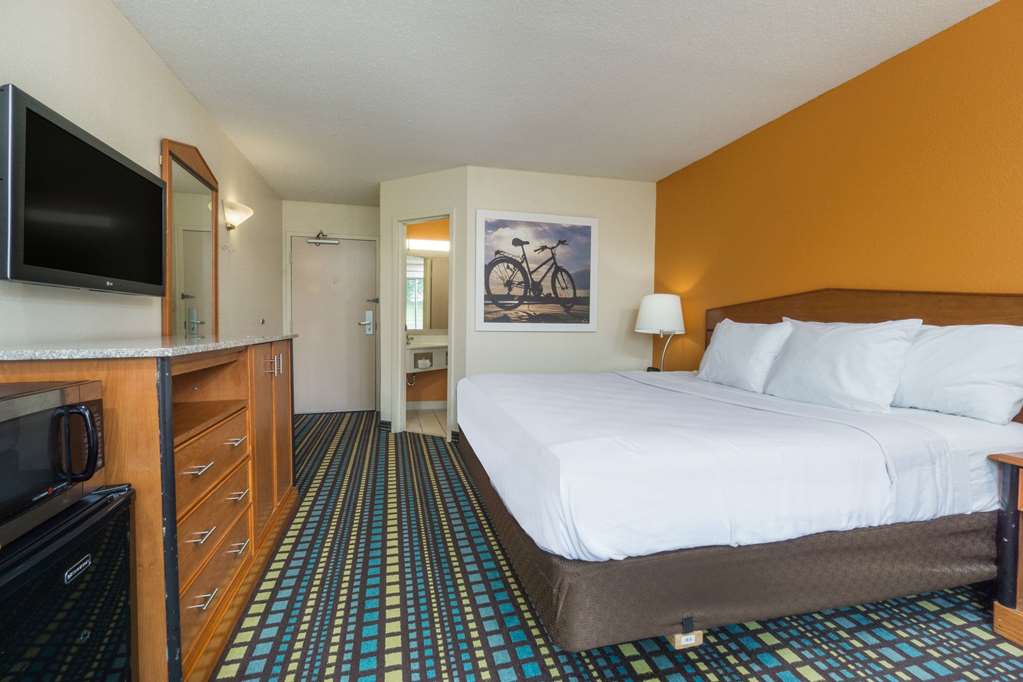 Days Inn by Wyndham Florence Cincinnati Area - photo 9
