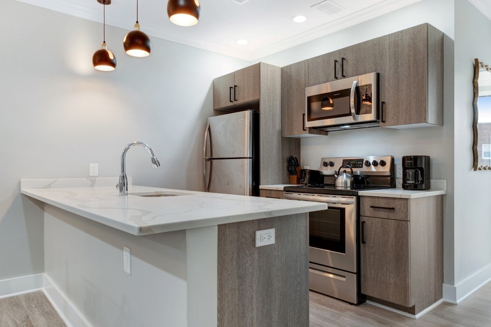 Global Luxury Suites on Prospect Street - photo 12