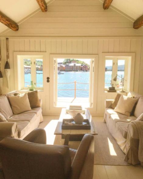 The Boathouse - carbon neutral hotel in Unknown City