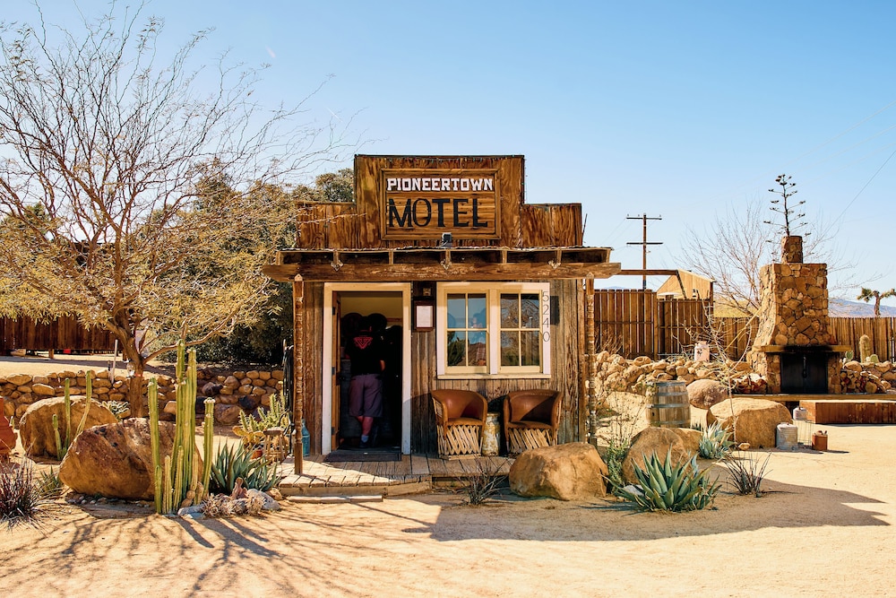 Pioneertown Motel - photo 2