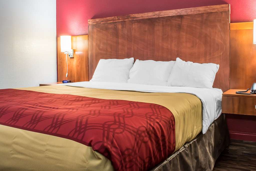 Econo Lodge Brockport - photo 10