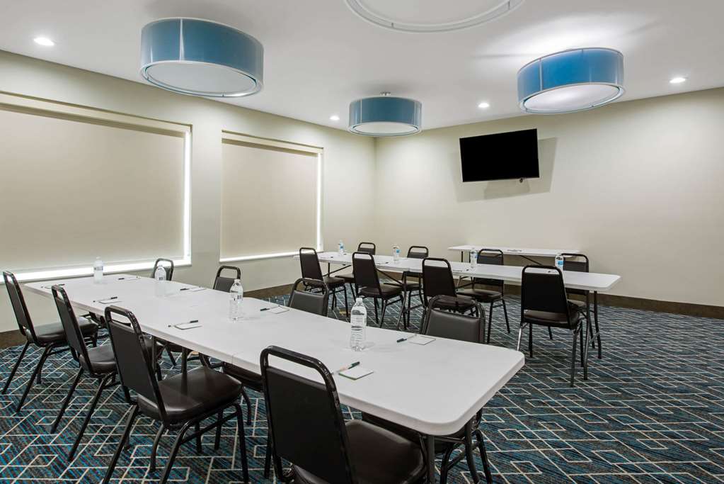 La Quinta Inn & Suites by Wyndham Lake Charles Westlake - photo 25