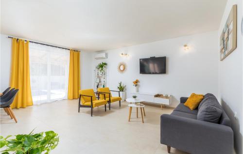 Lovely Home In Valbandon With Wifi — 4-Star Luxury Hotel in Valbandon, Croatia