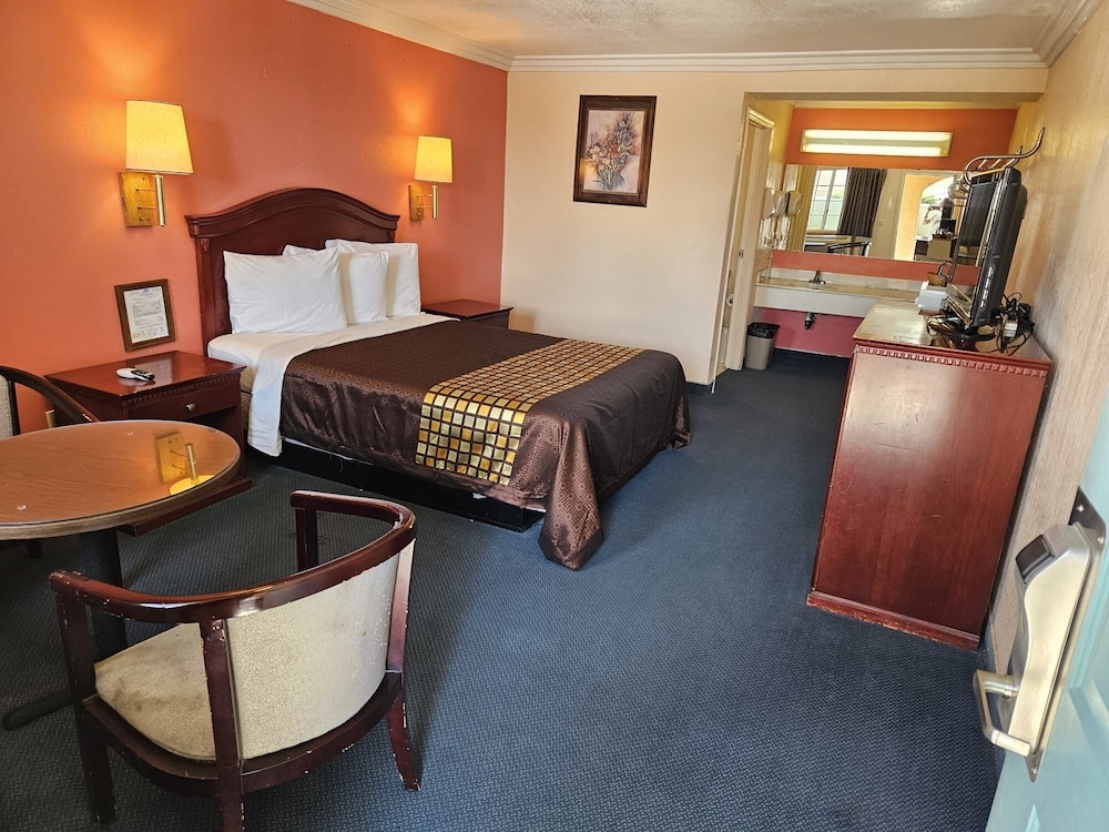 Aerospace Inn - photo 9