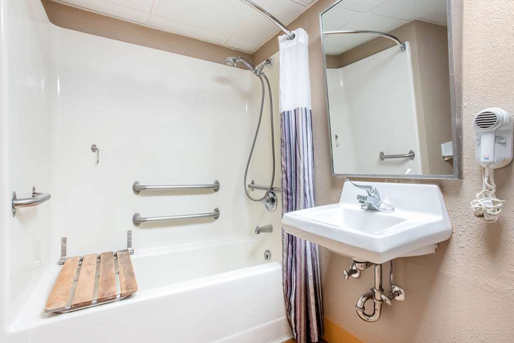 La Quinta Inn & Suites by Wyndham Indianapolis South - photo 10
