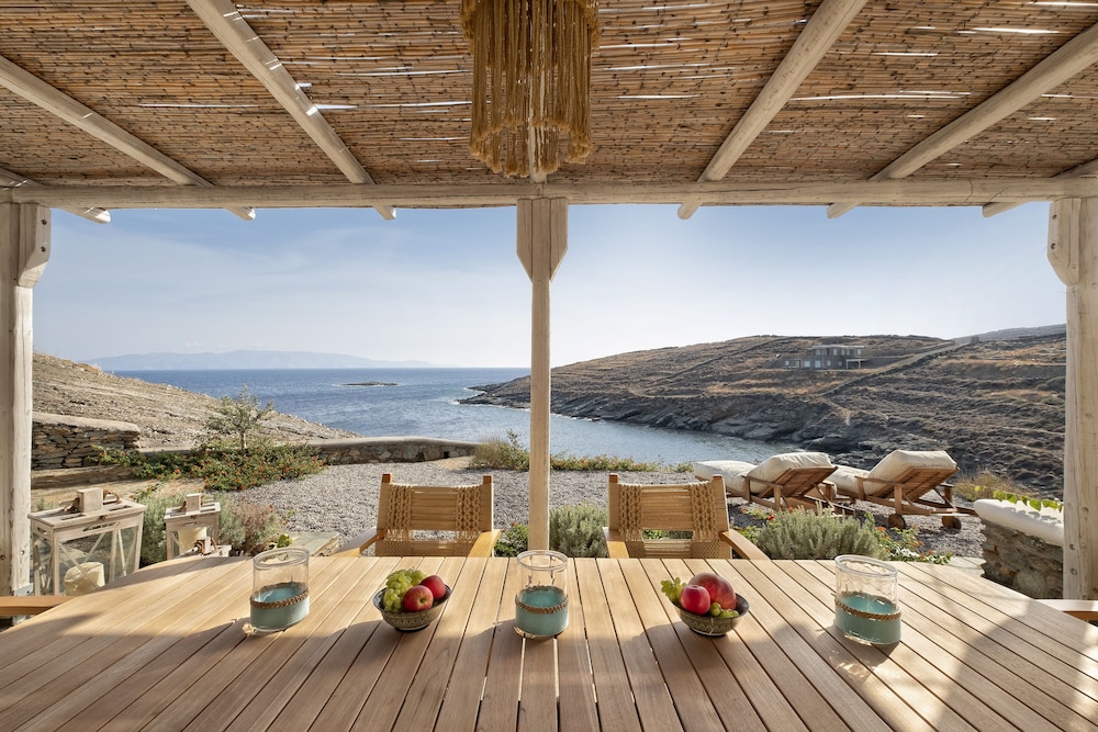 Simousi Villas — 4-Star Luxury Hotel in Kythnos, Greece