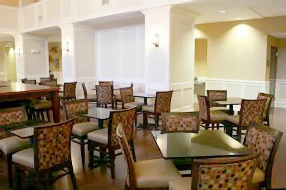 Hampton Inn & Suites Sevierville @ Stadium Drive - photo 29