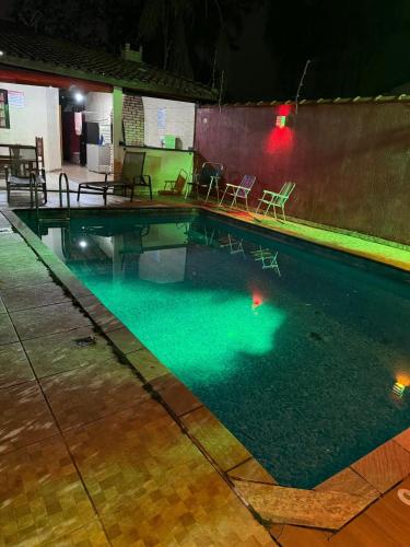 Sinuca churrasqueira e fogueira a 300 metros do mar in Itanhaem, Brasil