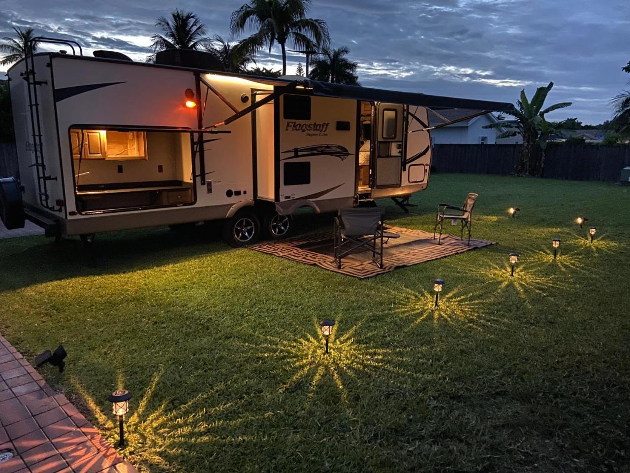 Cozy Camper Free Parking - last minute hotel in Miami