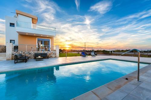Cindy Luxury Villas Crete Blue — 4-Star Luxury Hotel in Stavros, Greece