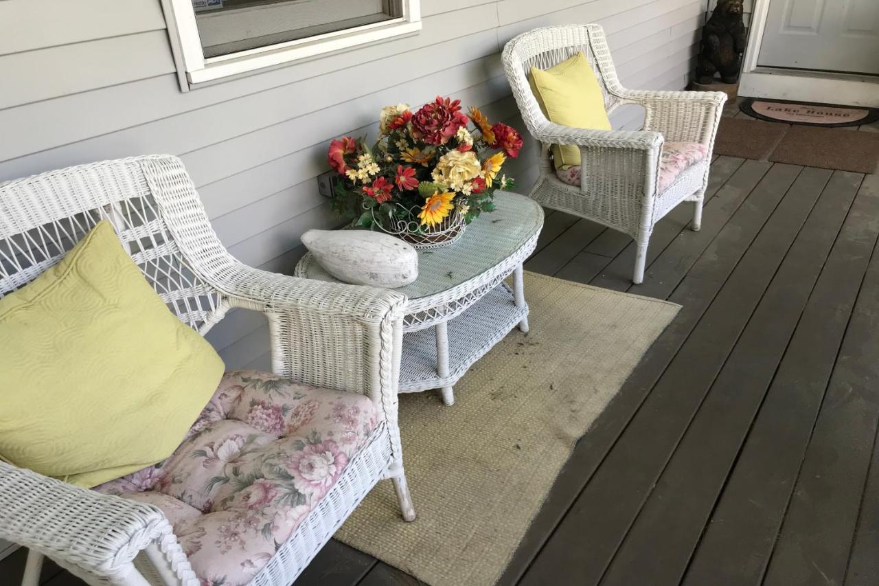 4 Bed 2 Bath Vacation home in Ossipee — 4-Star Luxury Hotel in Ossipee, United States