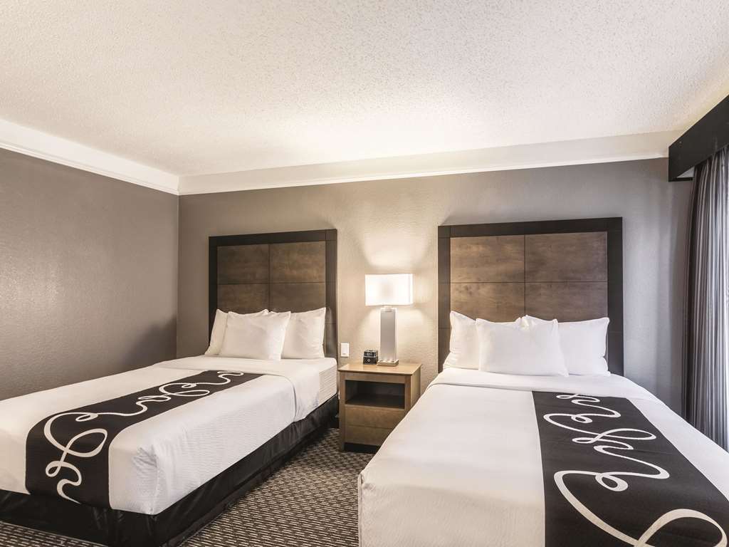 La Quinta Inn & Suites by Wyndham Austin Near The Domain - photo 30
