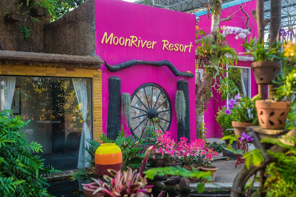 Moonriver Resort — Satuek