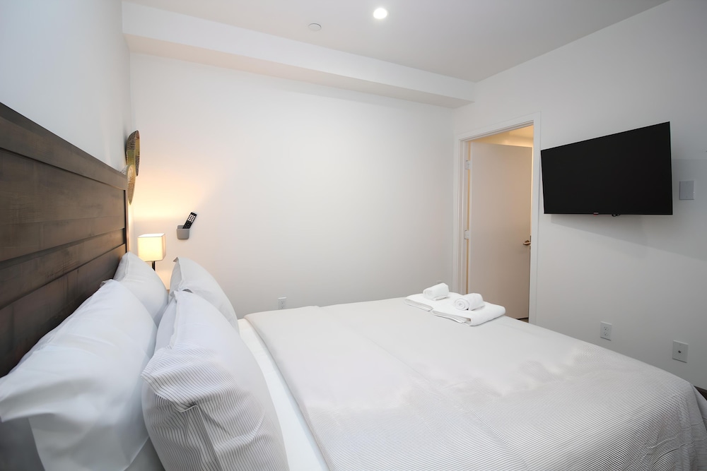 Los Angeles Premium City Suites Free Secured Parking - photo 6