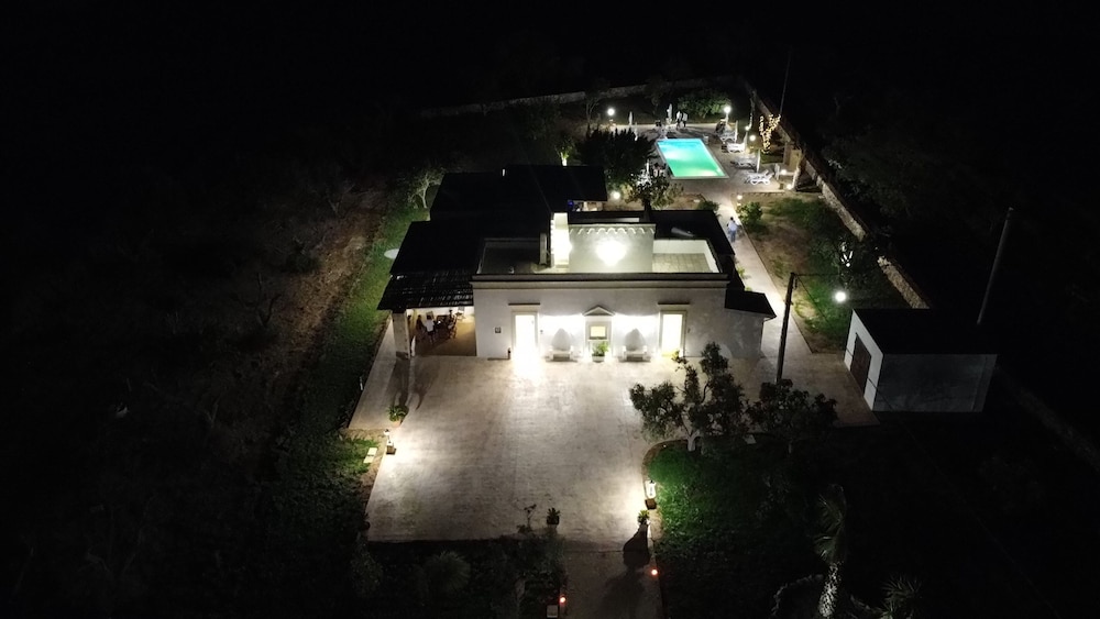 Luxury B&B Casina il Mandorlo — 4-Star Luxury Hotel in Nardo, Italy