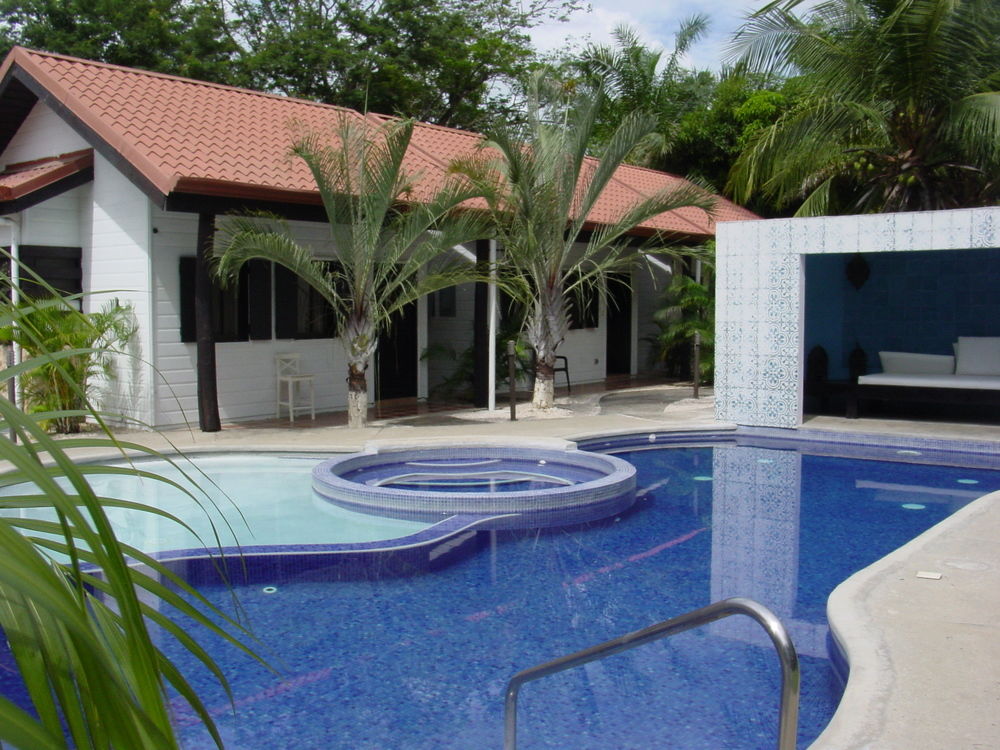 Numu Cabinas - carbon neutral hotel in Sardinal
