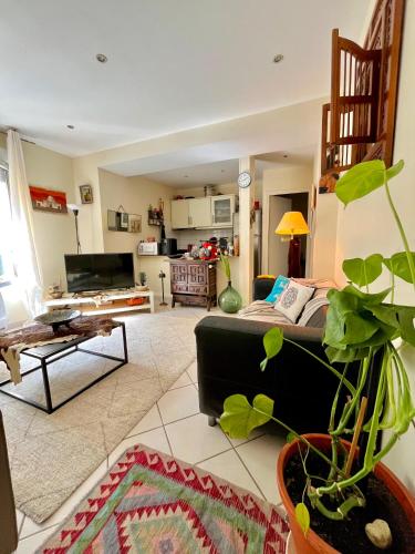 Charmant T2 Entierement Equipe Avec Terrasse in Nanterre, France