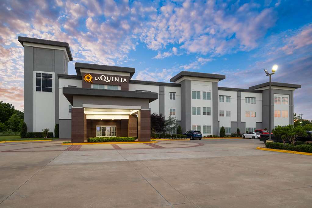 La Quinta Inn & Suites by Wyndham Muskogee - photo 3