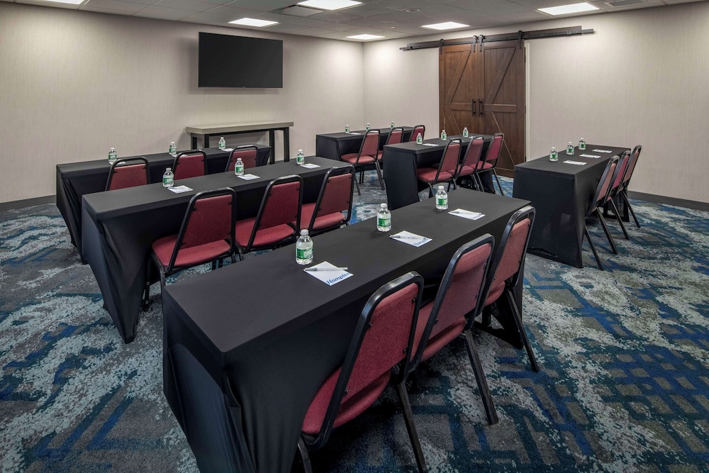 Hampton Inn Long Island Commack - photo 33