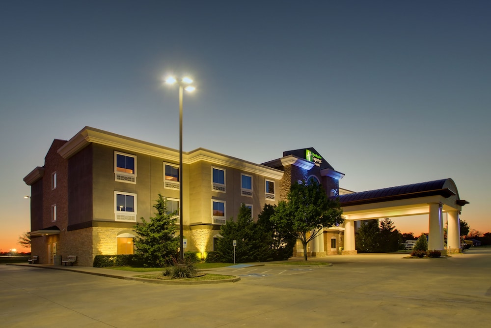 Holiday Inn Express Hotel & Suites Vernon College Area by IHG - photo 62