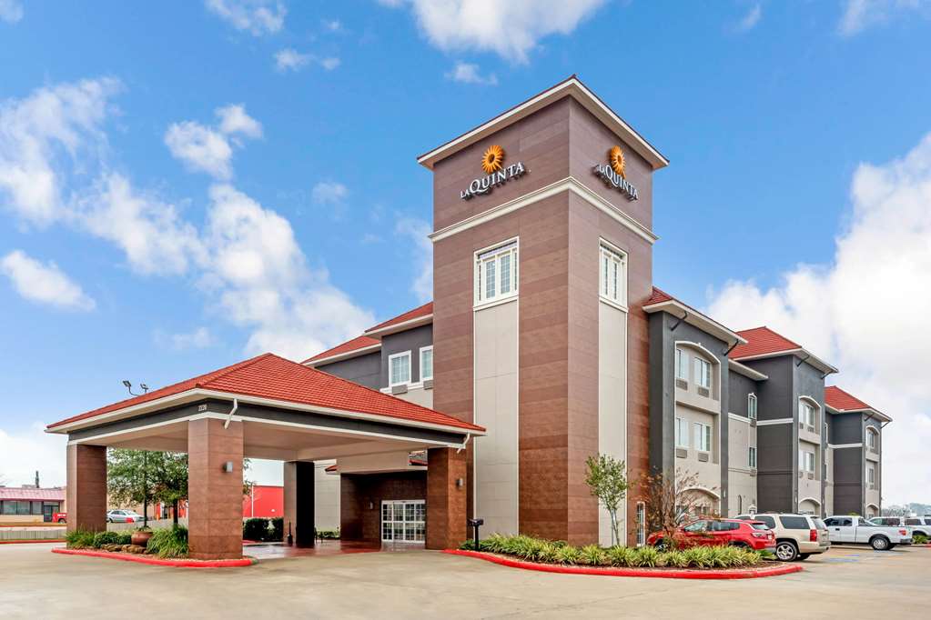 La Quinta Inn & Suites by Wyndham Orange - photo 2