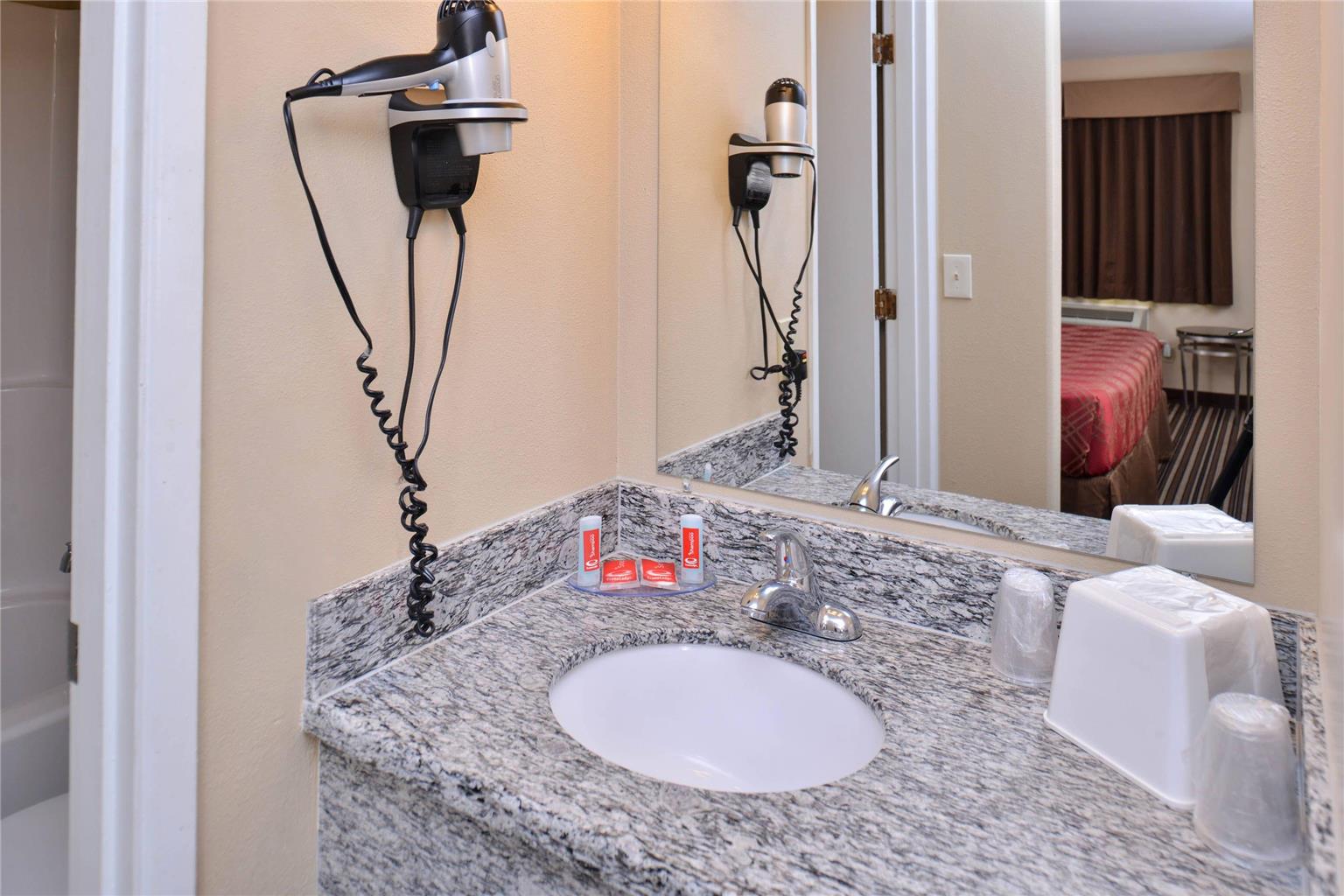 Econo Lodge Kennewick Tri Cities - photo 20