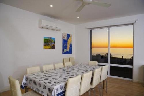 Relax at 36 — Brentwood — photo 4