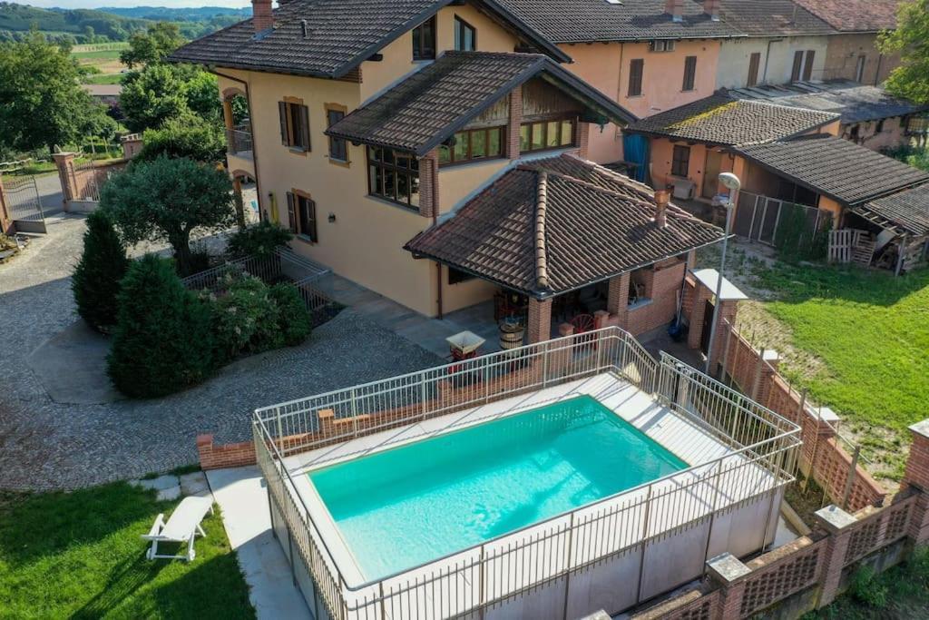 Villa Con Vista Piscina E Barbecue Privati — 4-Star Luxury Hotel in Asti, Italy
