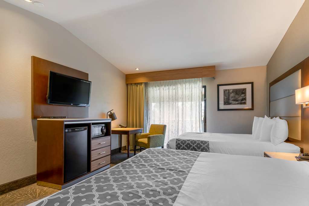 Best Western Plus Forest Park Inn - photo 37